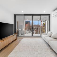 Melbourne Village - 2 Bedroom Loft Apartment with Pool, Gym, Free Parking