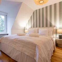 Vertical Suite Modern 3 Bedroom Apartment near Central Station