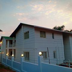 Natures Nest In Marine Gardens