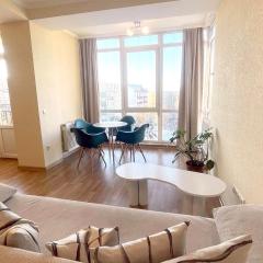 Затишна красива студія в новобудові з балконом