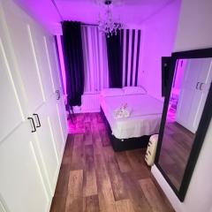 Cosy Notting Hill room