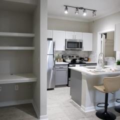 Cozy 1BR Retreat Near Dining & Shopping