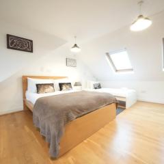 Private Rooms-Private Bathrooms-Near Airport- CABIN CREW paradise