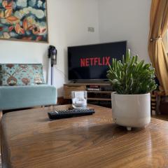 Caterham 3 Bed House, Free on street Parking