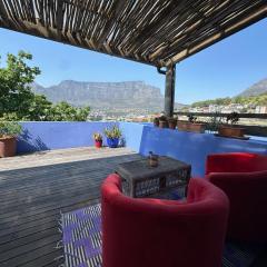 Casa Finchette rooftop apartment with panoramic views of Table Mountain