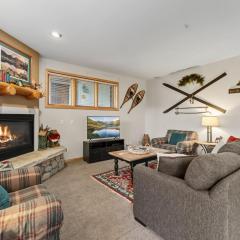 Cozy Breck Condo - Walk to Main St & Lifts - Hot Tub