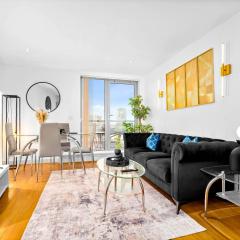 Stylish Apartment - City Centre - Secure Parking - Fast Wifi - Balcony 279O