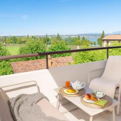 Neela Apartment Romantic Lake View with Balcony & Parking