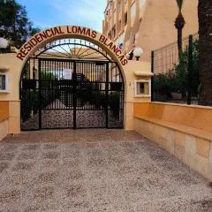 Cozy Apartment on Calle Helena, 8 Minutes from the Beach