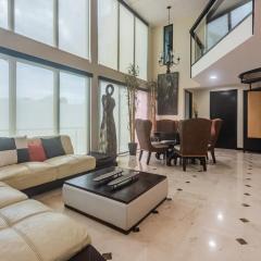 Lotus - 3 BDR Penthouse in the middle of town!
