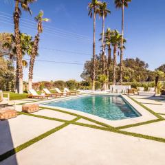 Iconic Sleeps 14 in Style Poolside Spa