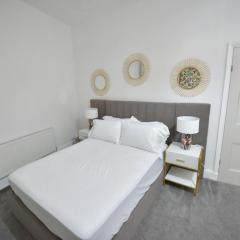 Spacious & Cosy Double Bed Room Stockport