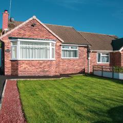 Villa Emma - Modern Bungalow with EV Point, Free Parking & Workspace