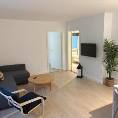 Bright and spacious 3 bedroom with balcony close to the city