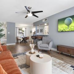 Walk to Old Town - 1BR Condo, Heated Pool and Patio