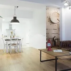 Bright Industrial Loft Barcelona Center