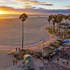 Walk to Santa Monica Beach & Pier I Free Parking!
