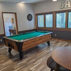 Game room! Hot tub! Mid town!
