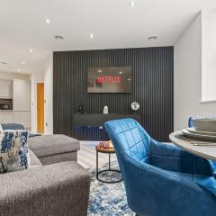 Stylish City Centre Apart, WiFi, Sofa Bed, Netflix, Families, Contractors and Relocators Welcome