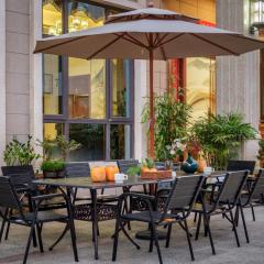 Weisi Zhenpin Holiday Courtyard