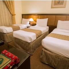 Carlos sphinx pyramids hotel