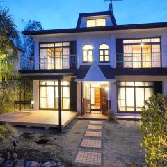 ファミーユ 一碧湖 湖近く 温泉 屋根付バーベキューテラス 1棟貸切宿