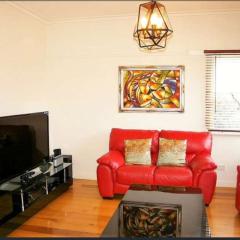 Comfy & Budget-Friendly Home in Balwyn - Quiet & Close to Melbourne CBD