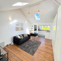 Stylish Top Floor Flat in the Heart of Camden!