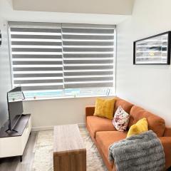 Cozy 1-Bedroom with Downtown City views