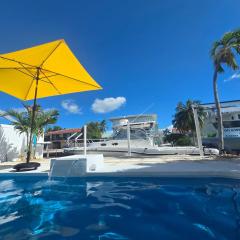 Direct access Canal front with Pool 2 bed 2 bath