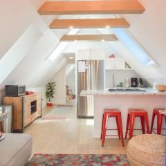 1 Min Walk to Water Town Deck and A C