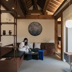 Seoul Jongno Hanok Stay Seochonbyuldang-Subway5mim