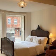 Romantic 1830 Georgian Apartment - Prime Location