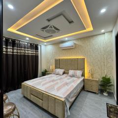 Apt 401, Al Rehman Plaza, Nishter block, plot 85