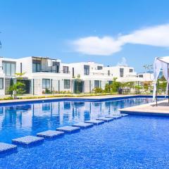 Casa en Coto con Alberca, cerca Aeropuerto, extenso jardin, nueva!