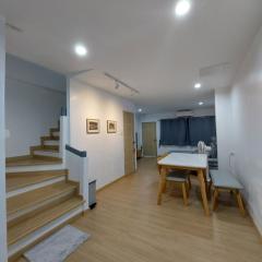 Downtown Entire House - Mae Moli