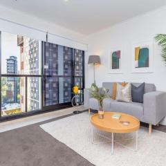 Cozy City Apt with Pool, Gym & View by Zodiak Stays