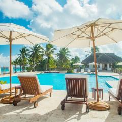 1 Bedroom Apartment with spectacular pool and golf course view