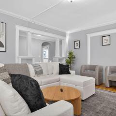 Vintage 5BR apt in Boston with Free Parking