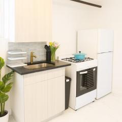 Cozy 1-Bedroom Walkout Apt with Private Entry