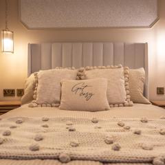 Derby Town Luxe studio room with own bathroom and kitchenette