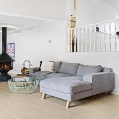 An Entertainers Oasis - Fun Home with Pool Table, Arcade Game, Basketball Ring