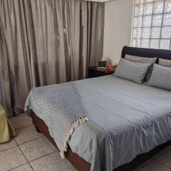 Yakhe self-catering Cozy styled 1 bedroomed