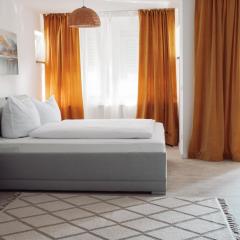 Helles, modernes Apartment, Balkon, Fahrstuhl, 2P