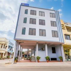 FabHotel Golden Manor Inn