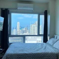 Cosy Makati Penthouse Studio with Great View