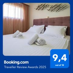 Theo and MS Luxurious Apartments