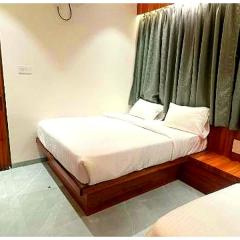 Hotel Rudraksh Palace ! near Sai baba mandir & Main places - Premium Family Rooms with Fully Air Conditioned and Free Wi-Fi ! Best Facilities Hotel