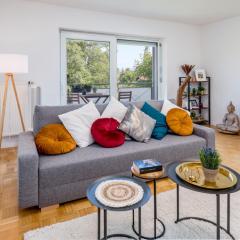 OG2 M Apartment with Balcony - 7km to Salzburg
