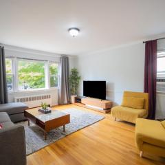 3bedroom APT with balcony & free street parking